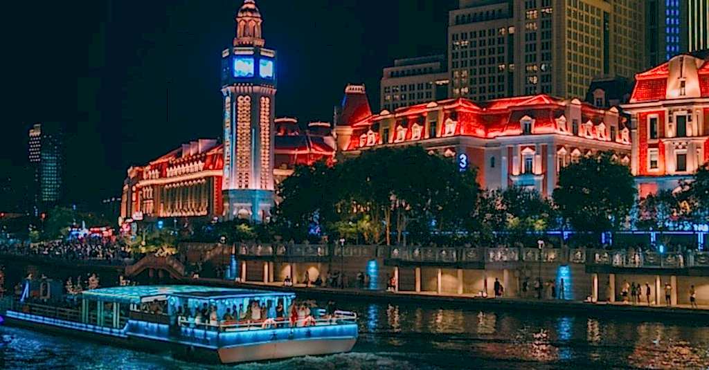 Deniz Keyfini Zirveye Taşıyan Kiralık Tekne Hizmetleri